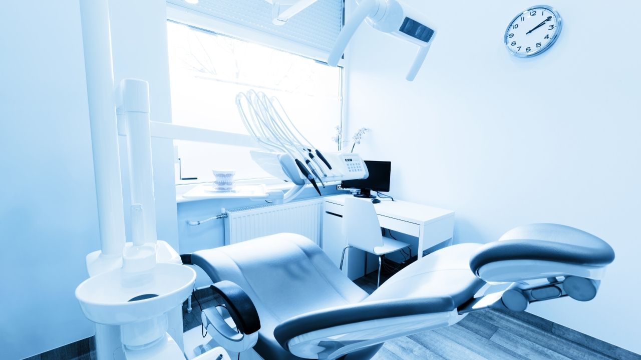  Bodrum'da Diş Sağlığınız İçin İdeal Bir Durak: Uğur Koçak Diş Kliniği 